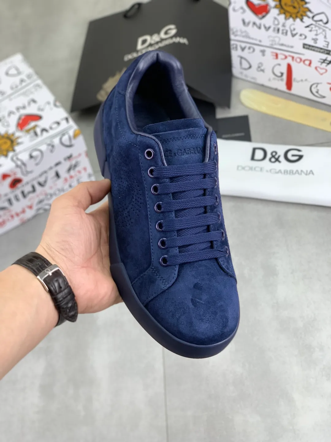 Men's shoes 💰P520💰 [New model] The latest hot model, top original quality, the official website is synchronized with "DOLCE&GABBANA [Dolce & Gabbana] ~ High Quality." Effect Low-top casual DG men's shoes, loved by many celebrities, using high-end imported first-layer frosted calfskin with punched logo design + cowhide feet, simple and elegant, perfectly interpreting the latest inspiration for shoes, integrating classics and fashion. Luxurious dream, dominating fashion Suitable for drivers, light and comfortable to drive, light and breathable for outdoor travel, high-end quality, trustworthy, 4️⃣colors🉑️ to choose from! Code number: 38-46